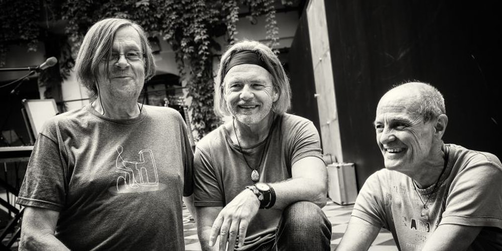 Tickets Paul Bartsch Akustik-Trio | Stadtmusikanten, Ein optimistischer Abend voll groovender Poesie zwischen Folk, Rock, Blues und Chanson. in Greiz